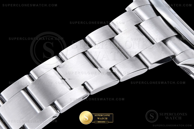 Rolex Ref. ROYP061 QF - Crown Guard & Dial Lume Verification (Photo 14 of 28)