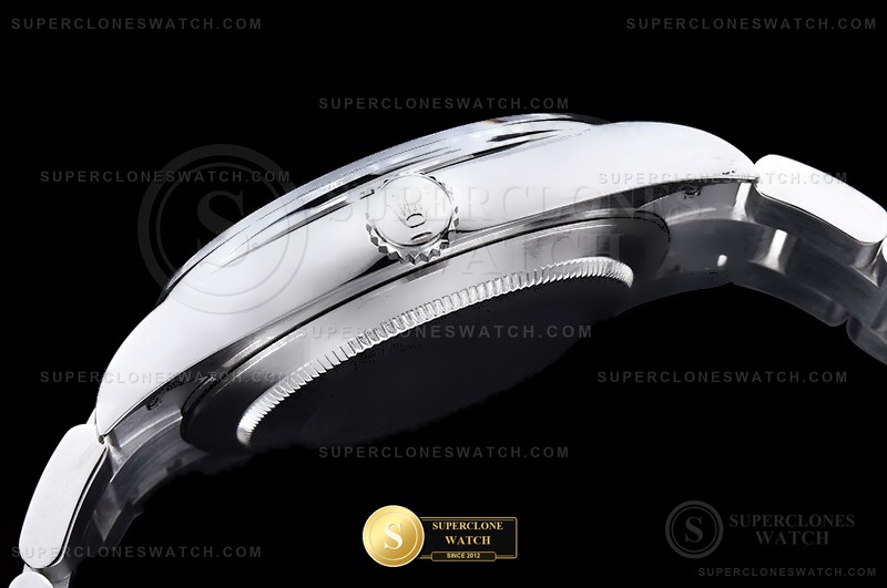 Rolex Ref. ROYP061 QF - On-Wrist Presence & Case Thickness View (Photo 15 of 28)