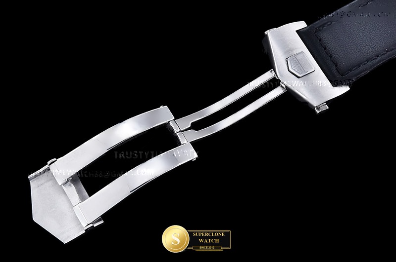 TAG Heuer Ref. TAG0389C A8 - On-Wrist Presence & Case Thickness View (Photo 13 of 24)