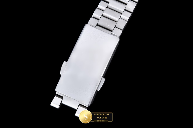 TAG Heuer Ref. TAG0391B A8 - On-Wrist Presence & Case Thickness View (Photo 11 of 22)