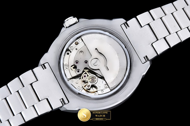 TAG Heuer Ref. TAG0391B A8 - On-Wrist Presence & Case Thickness View (Photo 19 of 22)