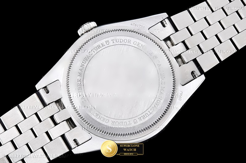 Tudor Ref. TUD109A KRF - On-Wrist Presence & Case Thickness View (Photo 17 of 25)