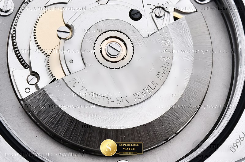 Tudor Ref. TUD109A KRF - On-Wrist Presence & Case Thickness View (Photo 21 of 25)