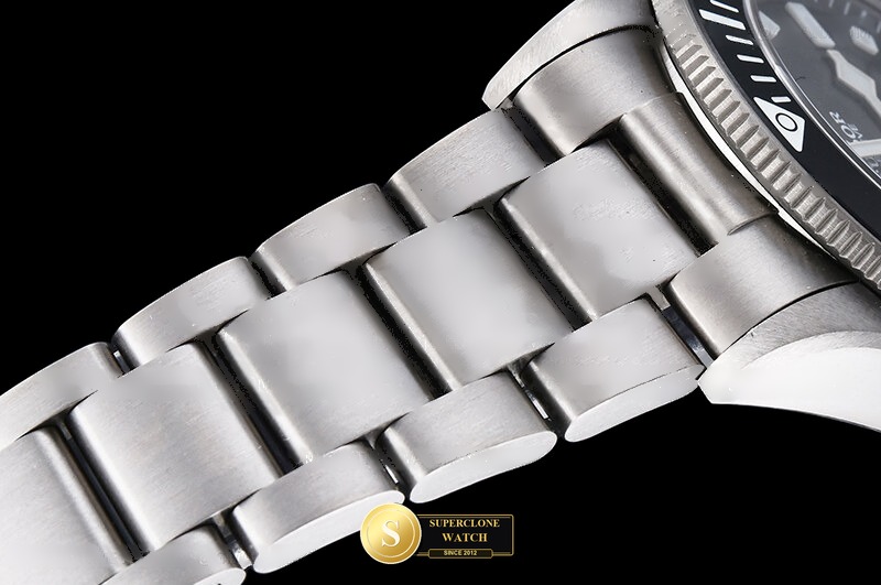 Tudor Ref. TUD110 ZF - Exhibition Caseback & Cloned Calibre Movement (Photo 4 of 27)
