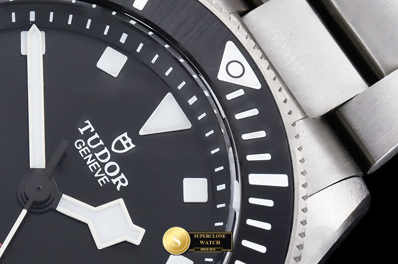 Tudor Ref. TUD110 ZF - On-Wrist Presence & Case Thickness View (Photo 7 of 27)