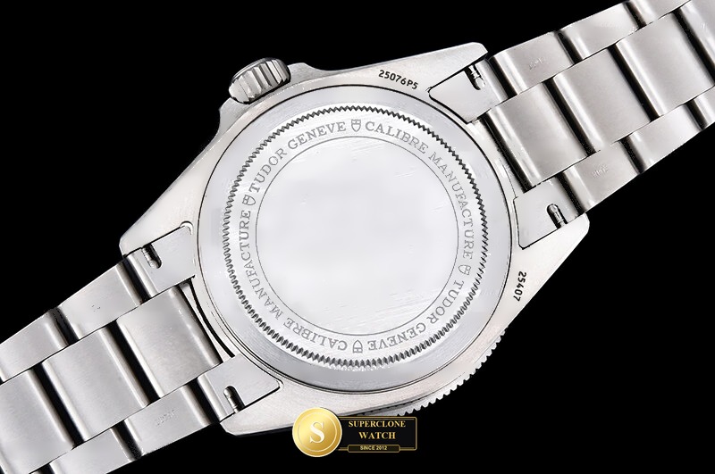 Tudor Ref. TUD110 ZF - On-Wrist Presence & Case Thickness View (Photo 19 of 27)