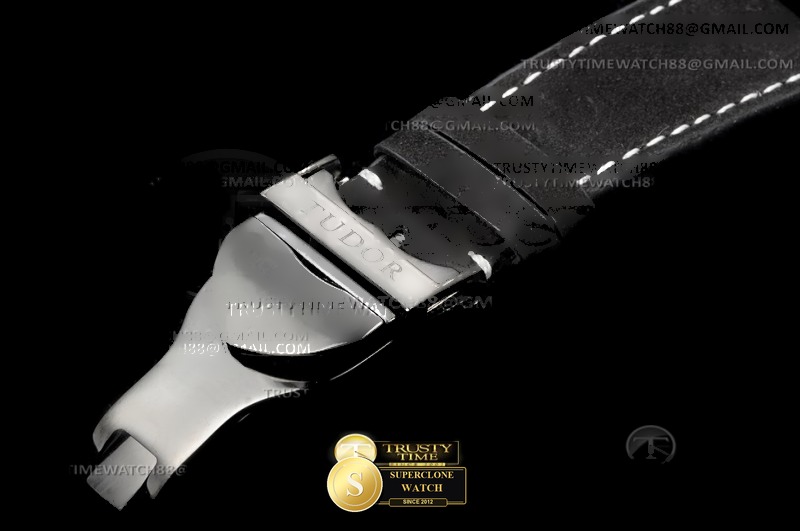 Tudor Ref. TUD115B 3TF - On-Wrist Presence & Case Thickness View (Photo 9 of 9)