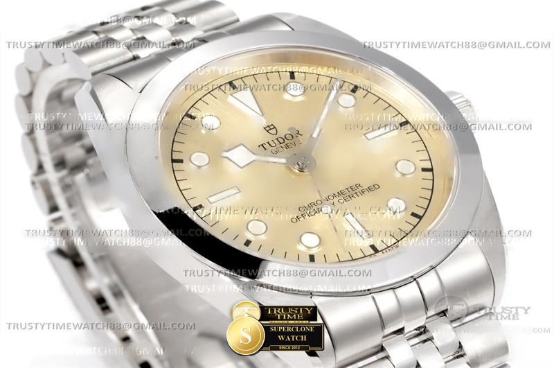 Tudor Ref. TUD116A 3TF - Exhibition Caseback & Cloned Calibre Movement (Photo 4 of 9)
