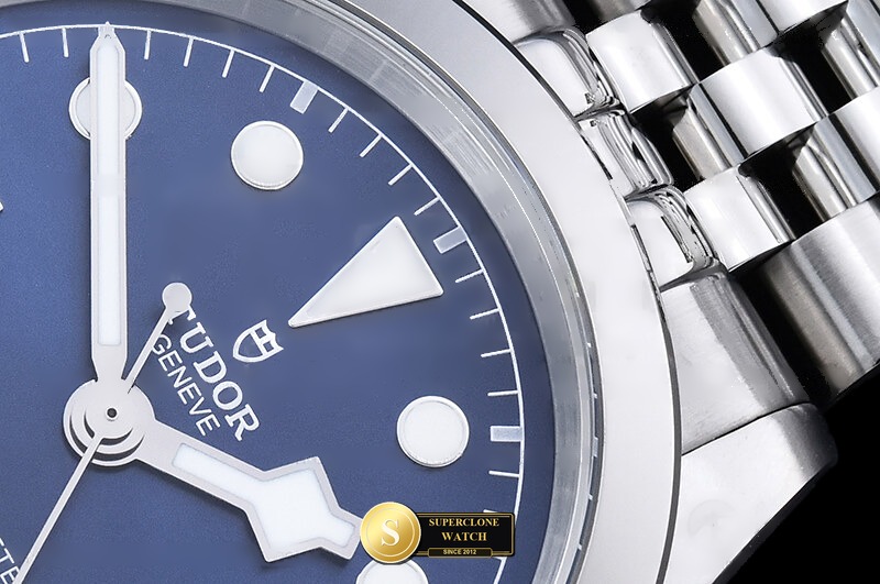Tudor Ref. TUD125A KRF - Lateral Bezel & Sapphire Crystal Profile (Photo 6 of 24)