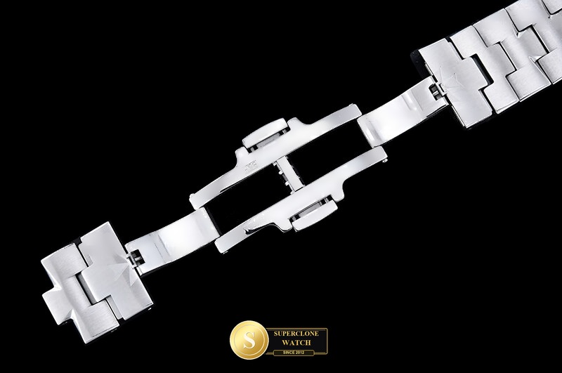 Vacheron Constantin Ref. VC0200C 2F - On-Wrist Presence & Case Thickness View (Photo 11 of 26)