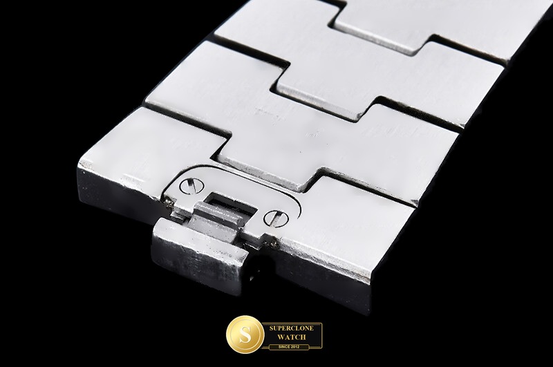Vacheron Constantin Ref. VC0200D 2F - On-Wrist Presence & Case Thickness View (Photo 15 of 26)