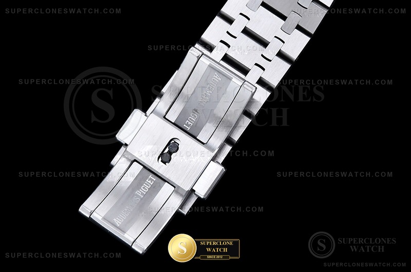 Audemars Piguet Ref. 15500ST-SLV APSF V3 Studio Photo 12 of 29