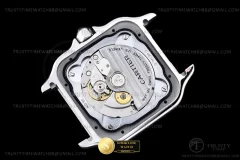 Cartier Ref. CAR0599C AF - On-Wrist Presence & Case Thickness View (Photo 9 of 24)