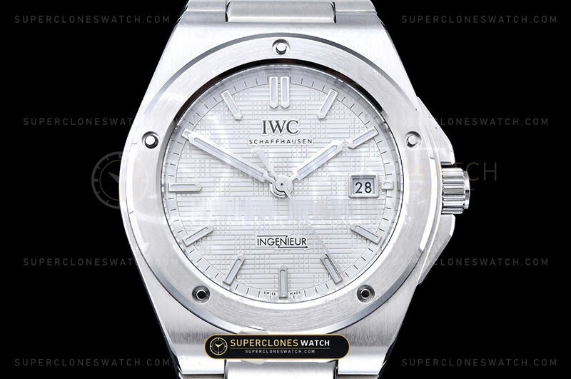 IWC Schaffhausen Ingenieur Automatic 40mm IW323904 Silver Dial Steel Angle 2