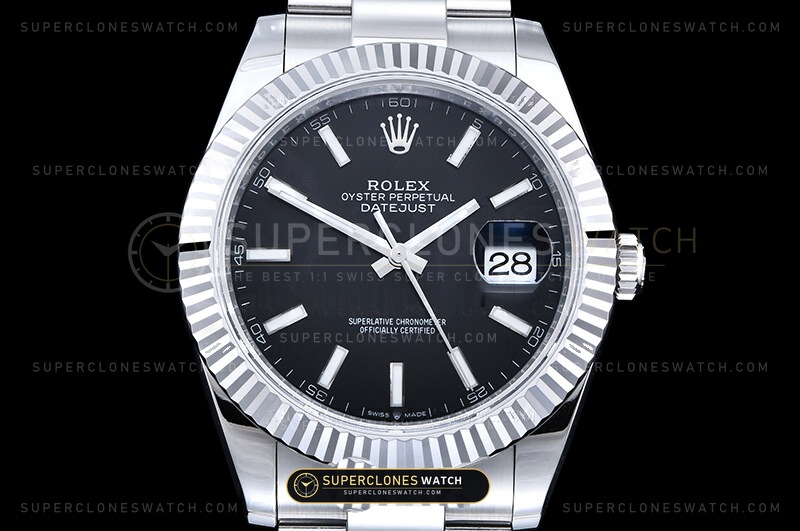 Rehaut and Fluted Bezel